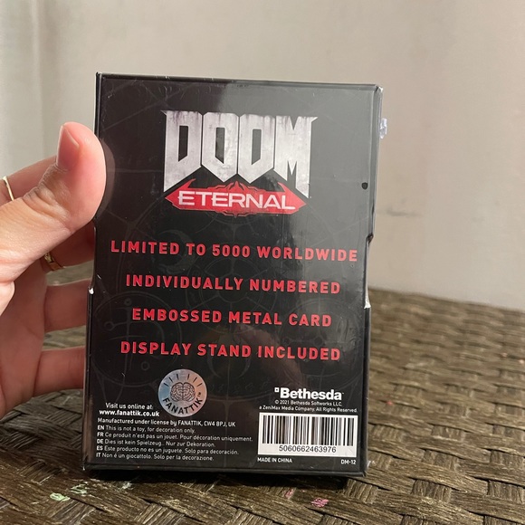 Doom limited edition metal keycard - Picture 2 of 2